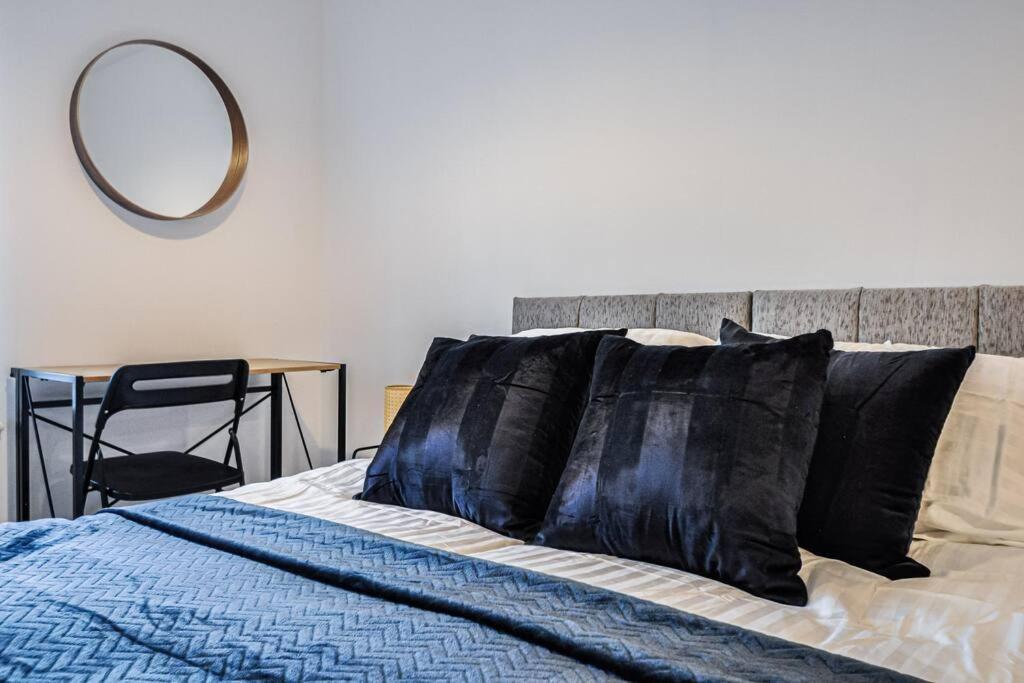 Entire Apartment Sleeps 4 Near The River Thames - #1515 メイデンヘッド エクステリア 写真