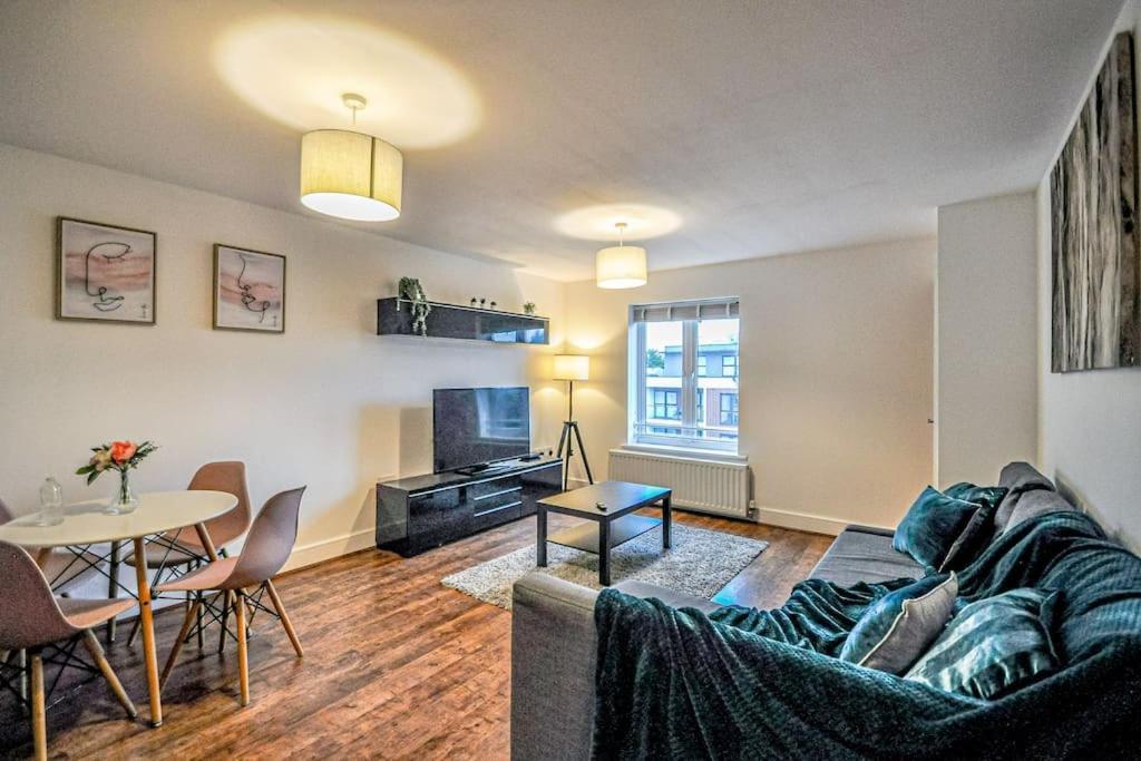 Entire Apartment Sleeps 4 Near The River Thames - #1515 メイデンヘッド エクステリア 写真